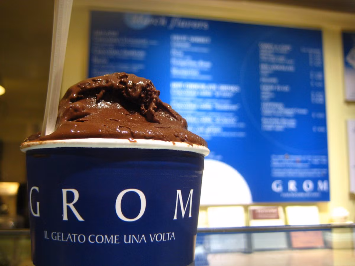 Kem Gelato là món ăn nổi tiếng mà mỗi du khách không thể bỏ qua khi đến Italy. Thực khách có thể thưởng thức món ăn này ở khắp nơi trên Italy như Rome, Florence, Milan, Venice cũng như tại một số cửa hàng ở nước ngoài.