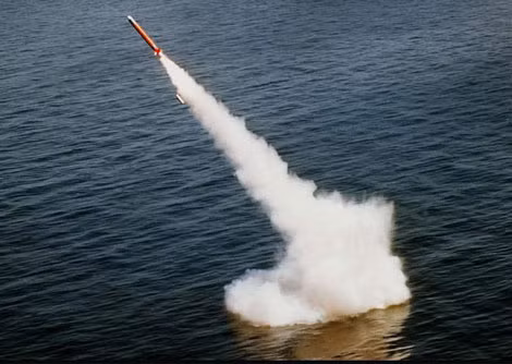 Trong suốt thời gian phục vụ, tàu ngầm Los Angeles đã phóng nhiều quả đạn Tomahawk.