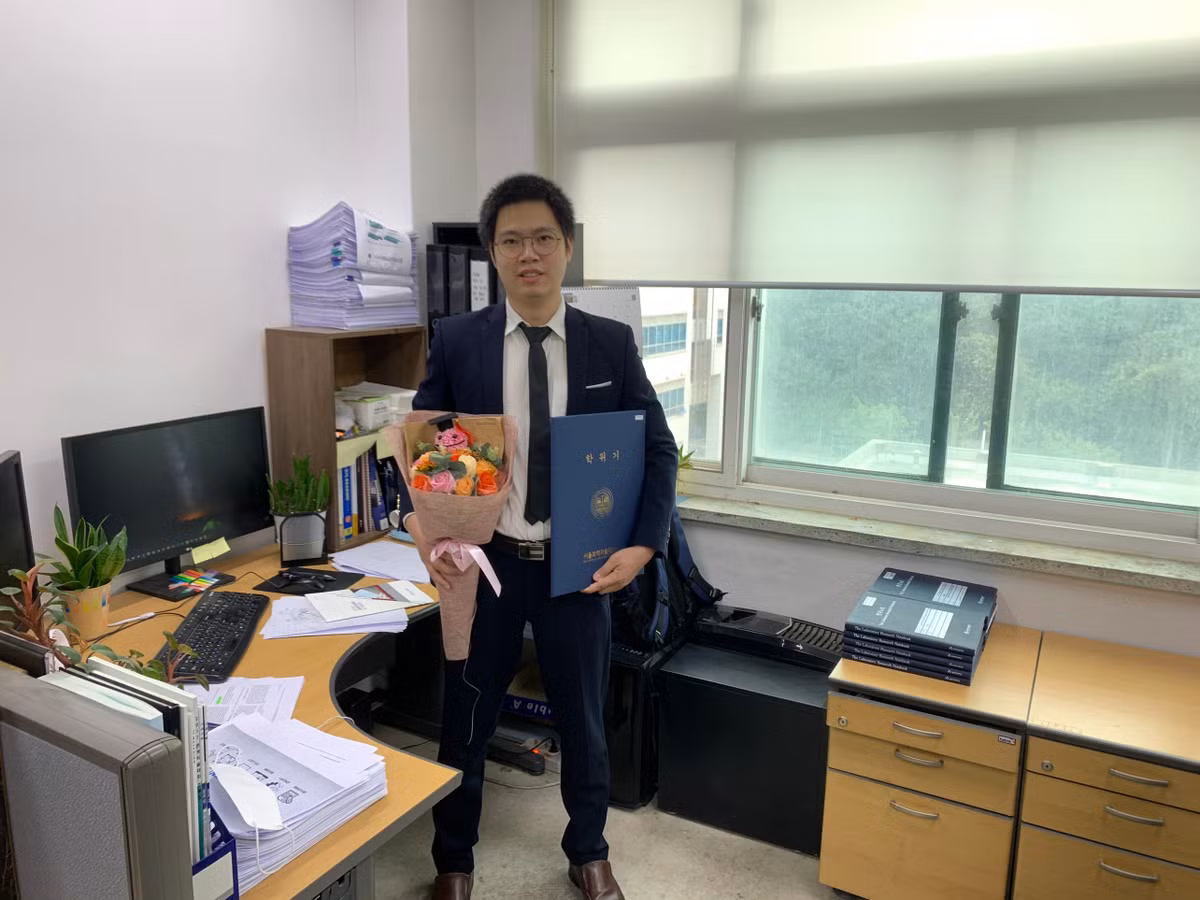 Ky su 9x bo viec luong cao de theo duoi giac mo du hoc