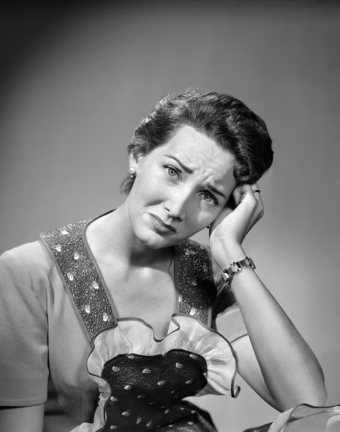 Không được khóc: Hãy để dành nước mắt của bạn cho một ngày khác, bởi vì khóc vào ngày đầu năm mới có thể khiến bạn gặp một nhiều đau buồn, theo quan niệm ở phương Tây.