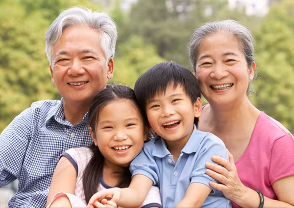 Nếu trong nhà có rất ít người thì nơi đó sẽ vắng vẻ, tạo cho người ta cảm giác trống trải, thậm chí có thể ảnh hưởng đến cảm xúc của người ta. Nếu gia đình có người nhưng thiếu quan tâm, yêu thương, ra vào thờ ơ, lạnh nhạt thì gia đình cũng không có hơi ấm hạnh phúc. 