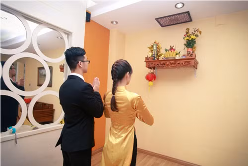  3. Phụ nữ mang thai không nên tham gia chuyển nhà: Để tránh những điều không may, người phụ nữ đang mang thai nên về nhà mẹ đẻ một thời gian trước khi chuyển nhà. Sau khi việc chuyển nhà hoàn tất, cô ấy mới nên quay lại. Tốt nhất là không để phụ nữ mang thai tham gia vào quá trình chuyển nhà.