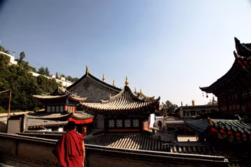 Người dân tộc Tạng cho rằng, vạn vật trên thế gian đều phải nghe theo sự sai khiến của thần linh.