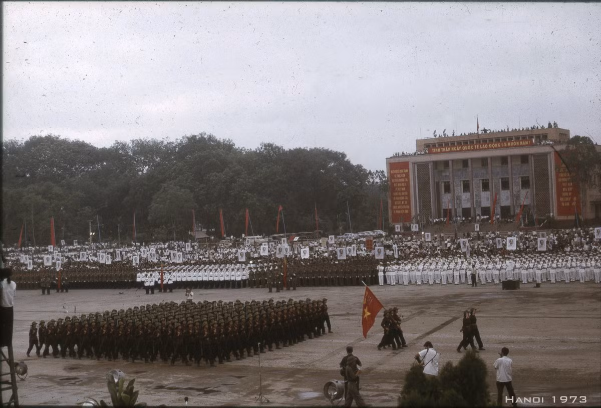 Đội hình của các nữ chiến sĩ không kém phần hùng dũng.