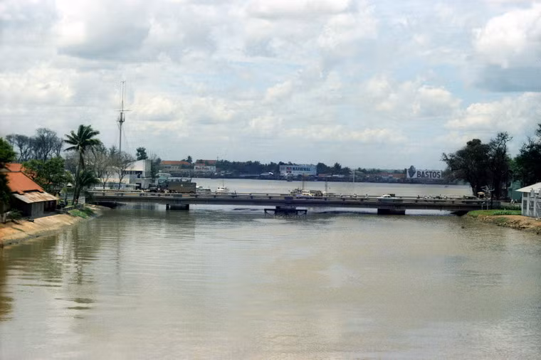 Cầu Khánh Hội.