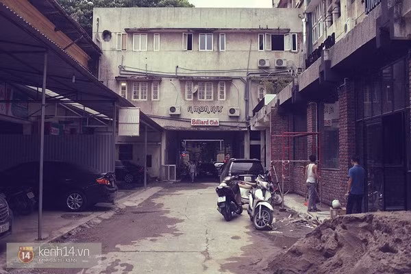 Zone 9 thực chất là khu nhà cũ của Xí nghiệp Dược phẩm Trung ương 2 đã bị bỏ hoang nhiều năm. Đến đầu năm 2013, một số cá nhân, tổ chức thuê lại và biến nơi đây thành “hợp tác xã” ăn chơi, mua sắm cho giới trẻ - Zone 9.
