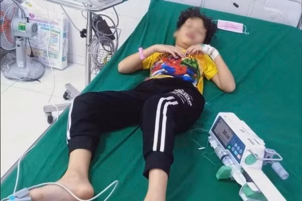 Hậu COVID-19, bé trai 10 tuổi ở Hà Tĩnh bị viêm đa hệ nguy kịch ảnh 1