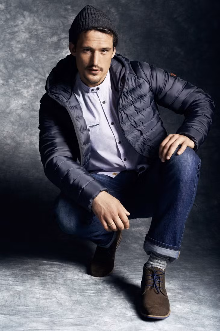 Sơ mi, quần jeans, giày da lộn và áo phao là một sự kết hợp hoàn hảo cho thu đông 2013.