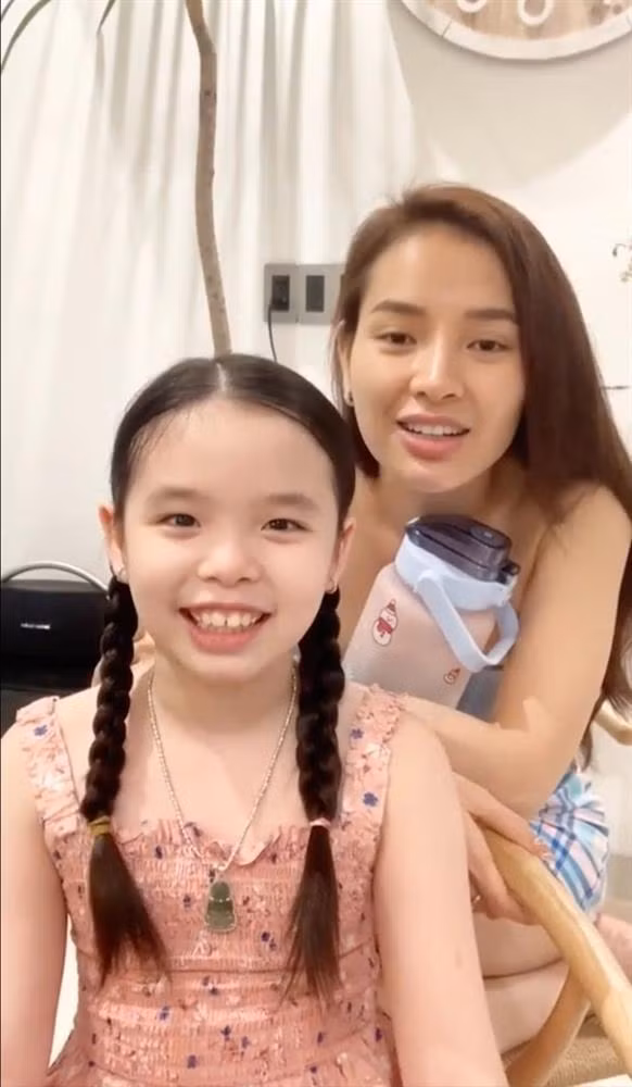 Phương Trinh Jolie xúc động khi nhận tin nhắn của con gái 9 tuổi - Hình 5 Phuong Trinh Jolie xuc dong khi nhan tin nhan cua con gai 9 tuoi-Hinh-5