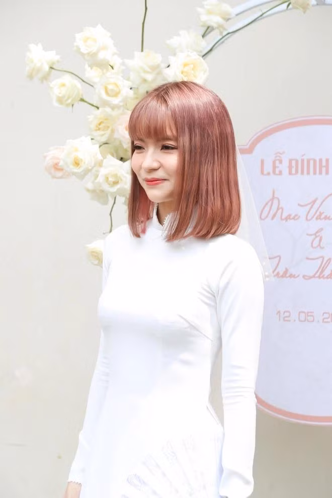 Ba xa Mac Van Khoa va dan co dau Vbiz chuong ao dai trang-Hinh-2