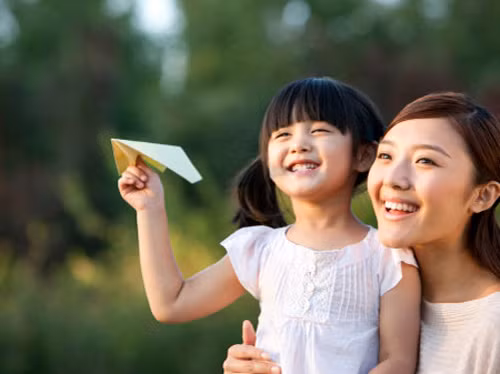  Con cái ngoan ngoãn, giỏi giang. Những người sống có phúc đức chắc chắn sẽ sinh ra đứa con ngoan, giỏi giang, hiếu thảo với cha mẹ. Không phải ai cũng có được cái phúc phận này, thế nên bạn nhất định phải trân trọng. 