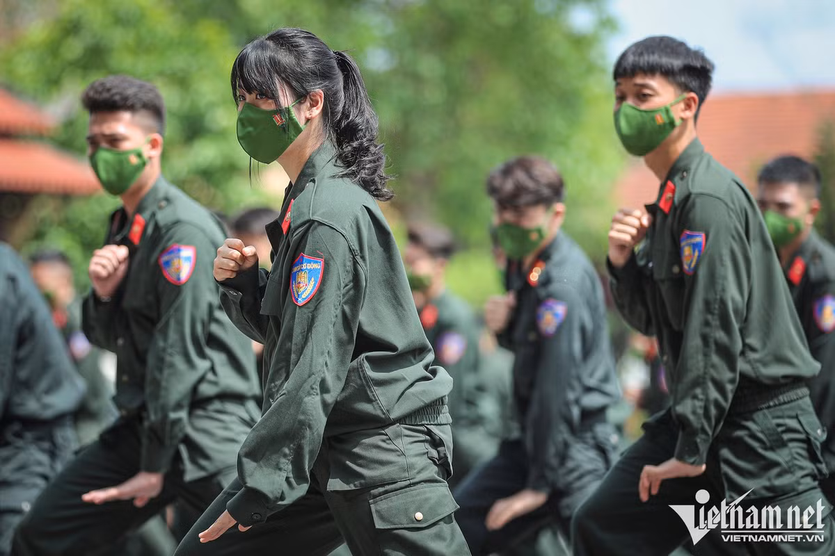 Ngắm ‘bông hồng thép’ đánh võng mô tô, một tay quật ngã tội phạm ảnh 2