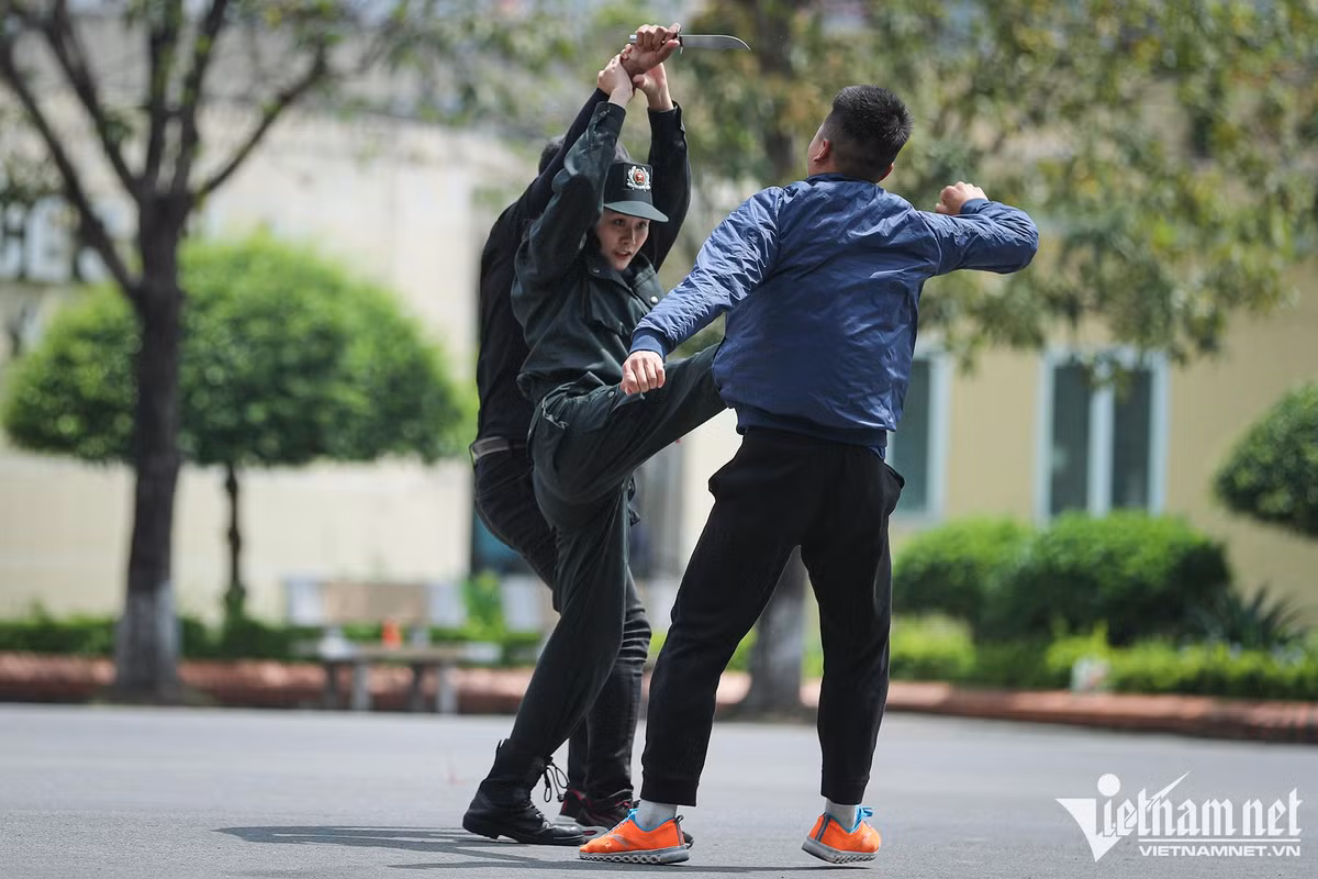 Ngắm ‘bông hồng thép’ đánh võng mô tô, một tay quật ngã tội phạm ảnh 6