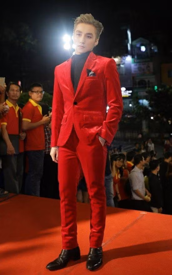 Son Tung uon eo tren bai bien, netizen dong loat: 'Be va lep'-Hinh-7
