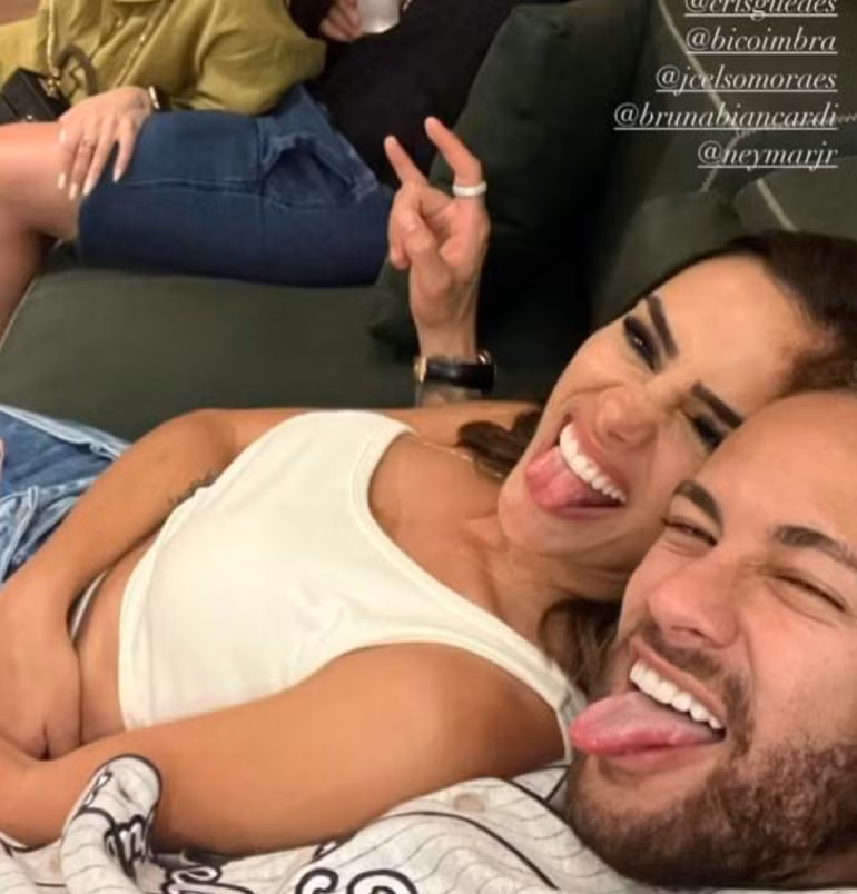 Neymar dep doi xuat hien cung nu VDV quyen ru nhat the gioi-Hinh-6