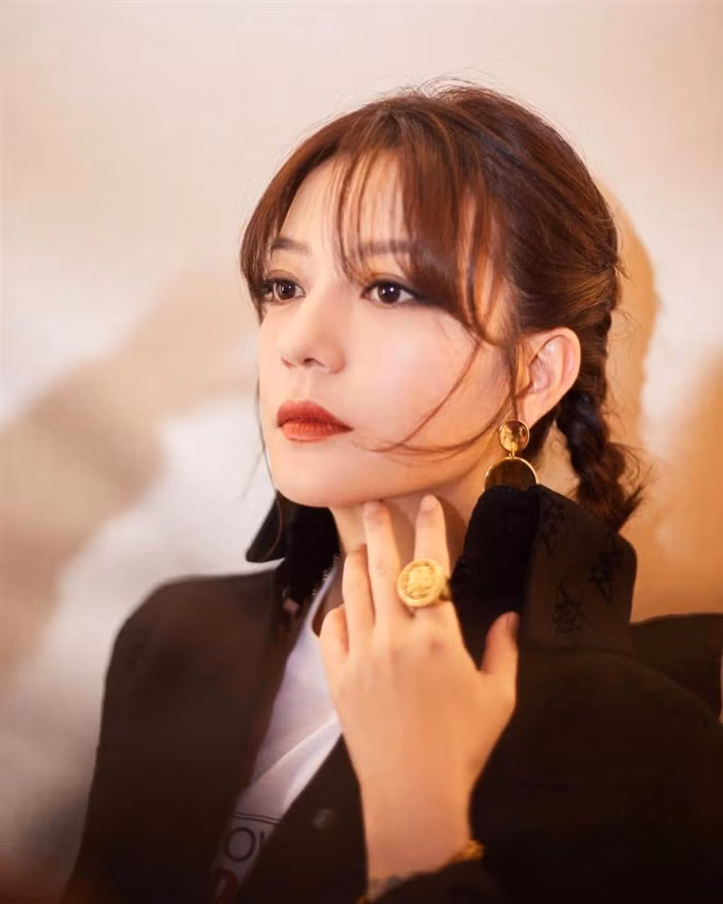 Triệu Vy sau một năm bị cấm sóng - Hình 3 Trieu Vy sau mot nam bi cam song-Hinh-3