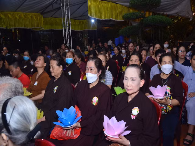Nhiều người đến các ngôi chùa để tham gia lễ Vu lan báo hiếu, cầu siêu cho người đã khuất trong gia đình vào ngày Rằm tháng 7 Âm lịch.