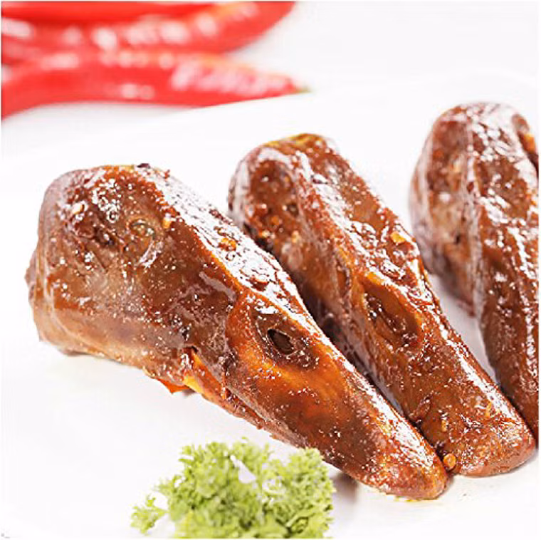 Đợi đến khi ngấm gia vị, nguyên liệu được chiên trên chảo mỡ. Món ăn đạt chuẩn khi có được vị giòn tan ở lớp da bên ngoài, vàng ruộm bắt mắt song các bộ phận như mắt, não bên trong vẫn đậm đà, mềm mại hấp dẫn.