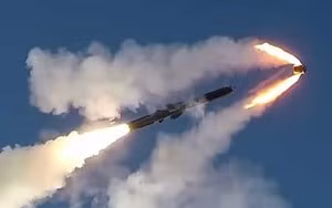 Bộ trưởng Mỹ ngồi trên tiêm kích F-16 do AI điều khiển