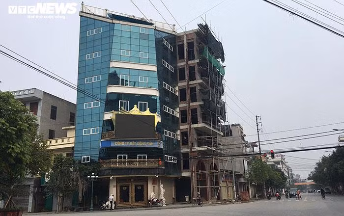 Danh vo mat, khoi to roi dinh chi vu an: Noi uat uc cua hang xom Duong 