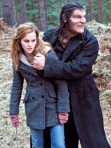 Có thể nói người sói Greyback cũng là một loại sinh vật đáng ghê tởm bởi sở thích cắn người mọi lúc, mọi nơi của hắn.