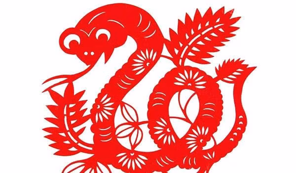  Tuổi Tỵ. Tuổi Tỵ là con giáp tiếp theo được tử vi 12 con giáp chỉ đích danh gặp may mắn từ ngày 17 đến ngày 19/1 Âm lịch tới đây, tuy nhiên để gặp được may mắn thì tuổi này cần có sự cố gắng không ngừng nghỉ. Điều quan trọng nhất lúc này là rèn luyện cho mình tính kiên trì, quyết tâm và mạnh mẽ khi đứng trước khó khăn.