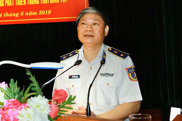 Bua an ban chuyen rut 50 ty chia nhau tai Bo Tu lenh canh sat bien