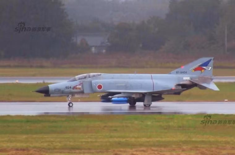 Tiêm kích đa năng hạng nặng F-4E của JASDF.