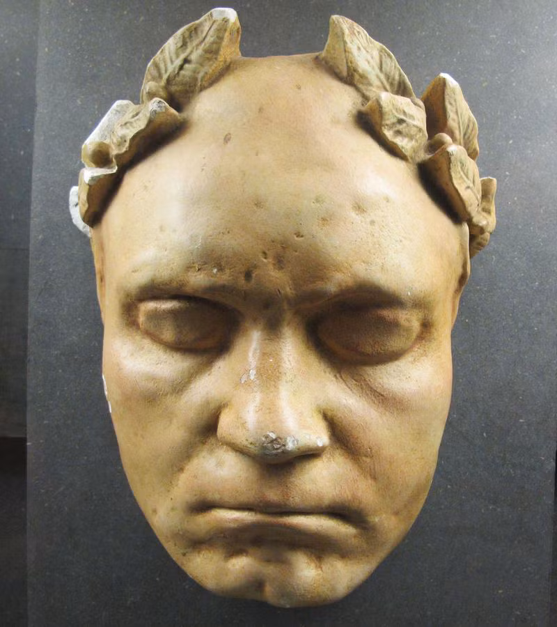 BEETHOVEN (1770-1827) nhạc sĩ Đức, “Vỗ tay đi, các bạn! Vở hài kịch đã chấm dứt”. Đó là lời mỉa mai của người nhạc sĩ vĩ đại này sau khi vị giáo sĩ đã làm xong nghi thức lâm chung cho ông. Một lời cuối khác của ông, “Tôi cảm thấy cho tới giờ mình đã viết không quá vài nốt nhạc”.