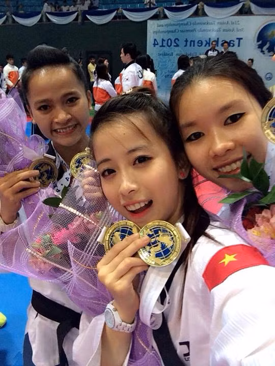 Đáp ứng đúng kỳ vọng của ban huấn luyện, Châu Tuyết Vân, Nguyễn Thùy Xuân Linh và Nguyễn Thị Lệ Kim đều là những vận động viên trẻ đã cùng nhau xuất sắc giành huy chương vàng với số điểm vượt trội so với các tuyển Đài Loan, Thái Lan ở nội dung quyền biểu diễn nữ.