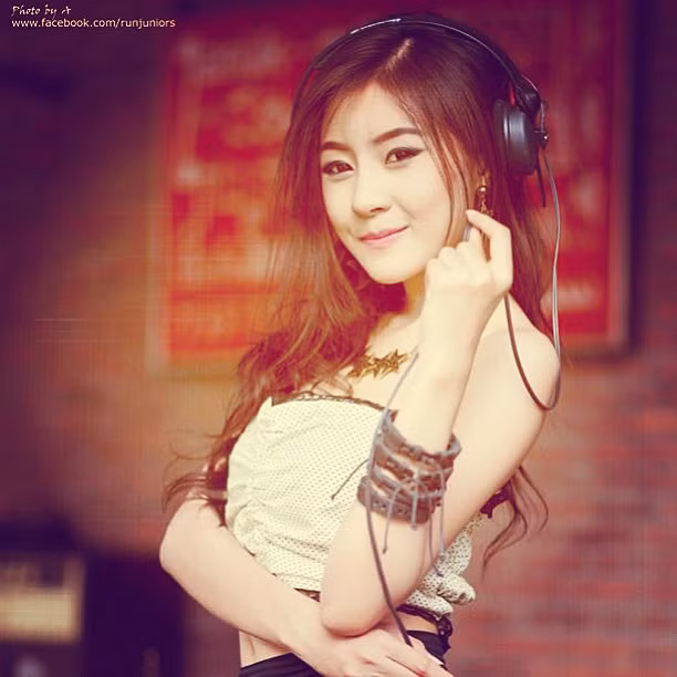 Thiên thần DJ là nickname mà người hâm mộ Thái Lan đặt cho Faahsai.