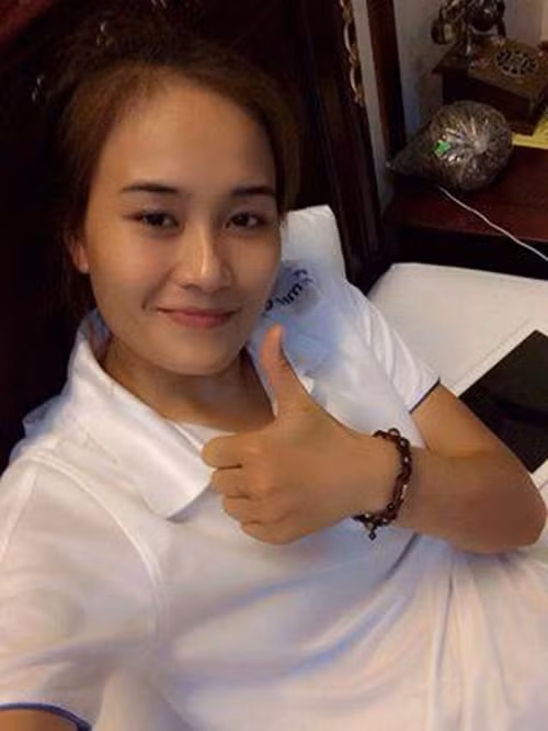 Cao 1m73, Linh Chi là thành viên của đội bóng chuyền Thông tin Liên Việt Post Bank, luôn cố gắng, nỗ lực thi đấu hết mình.