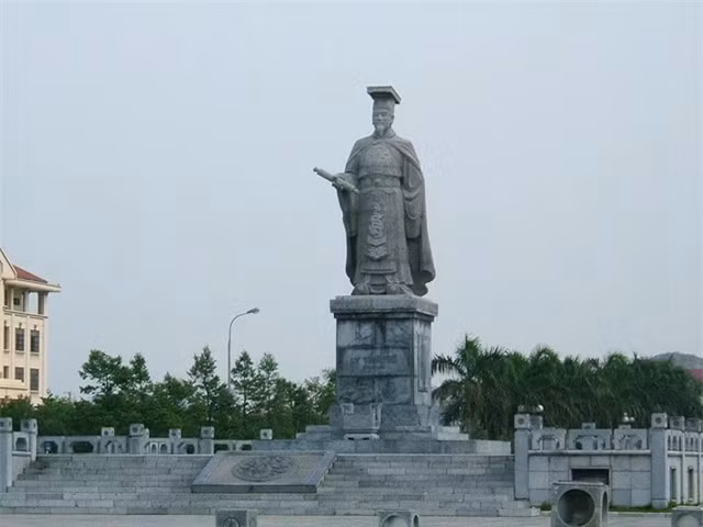 Vi vua co nhieu hoang hau nhat su Viet: Long ban tay co 4 chu do-Hinh-2