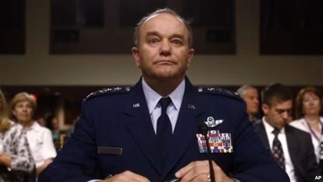 Tư lệnh Tối cao quân đồng minh châu Âu của NATO, Tướng không quân Philip Breedlove.