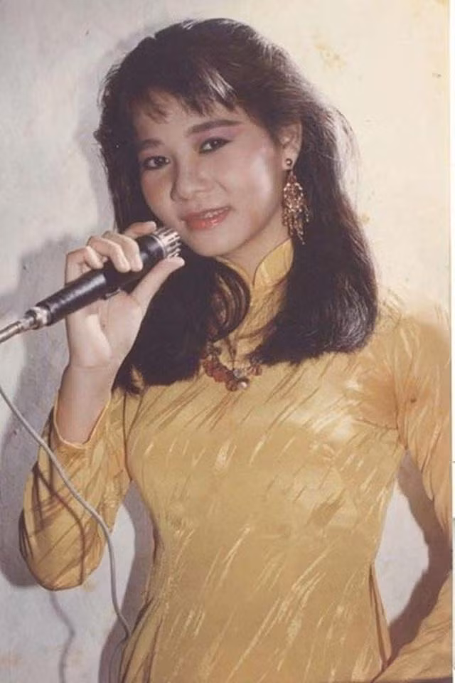 Có thể thấy từ nhỏ Thu Minh đã sở hữu gương mặt ưa nhìn, dễ mến, tuy nhiên chiếc mũi hơi bè.