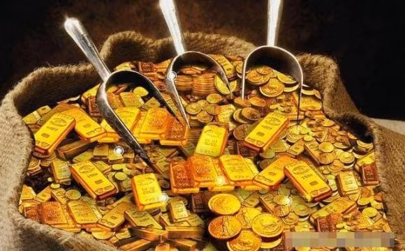  Tháng 8 âm lịch. Bất kể giới tính, những người sinh vào tháng 8 đều có đầu óc rất thông minh, tỉnh táo và hầu hết đều rất giỏi phân tích và kiểm soát. Sự nhạy bén trong kinh doanh đáng kinh ngạc của họ cho thấy những người được Chúa ban cho thường nhanh chóng tìm thấy những cơ hội kinh doanh có thể kiếm tiền từ những thứ mà người khác không chú ý đến. 