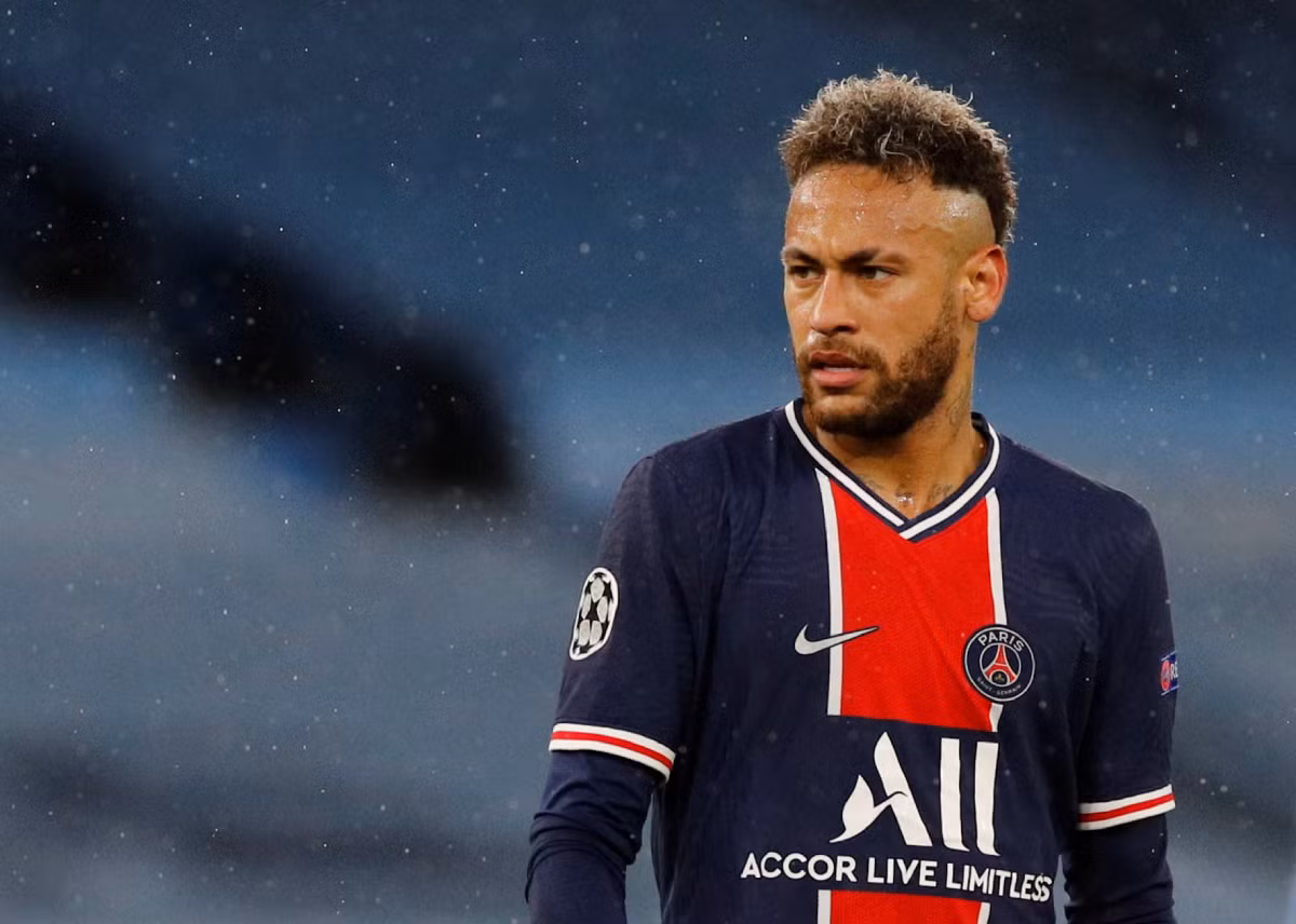 Neymar bi kien va yeu cau thanh toan gan 10 ti dong