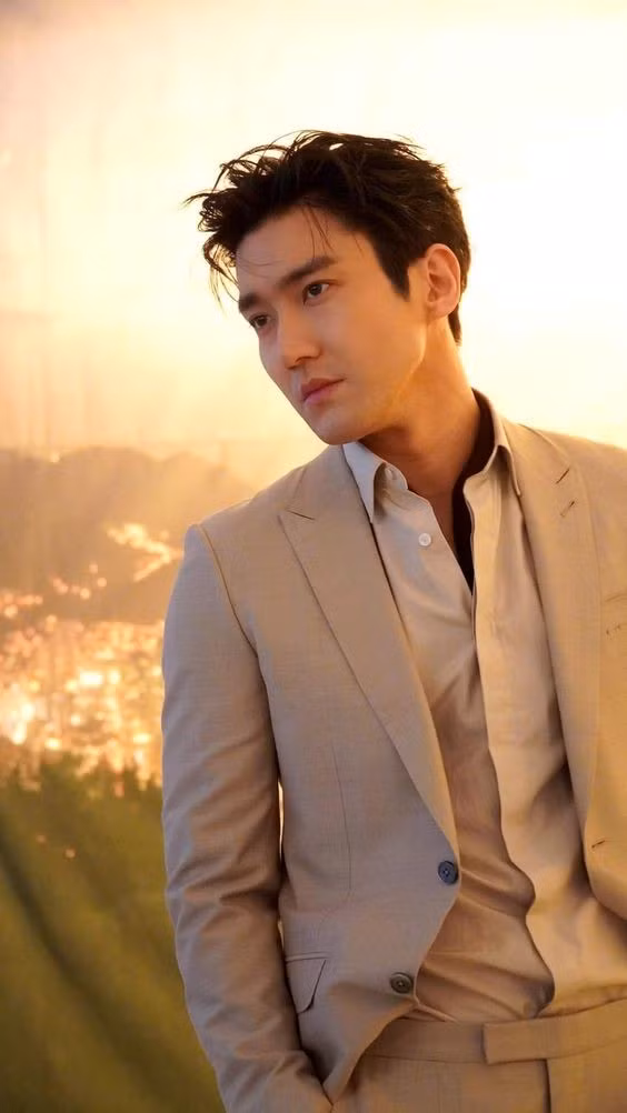 Tính đến thời điểm này, Siwon chưa từng công khai hẹn hò. Trong tập phát sóng chương trình Weekly Idol, mỹ nam SuJu nói về cuộc sống hôn nhân lý tưởng của mình: "Tôi thích những việc thường ngày và hướng đến gia đình". Ryeowook – thành viên Super Junior chia sẻ trong show: "Nếu tôi là phụ nữ, tôi cũng sẽ chọn Siwon. Tôi thích những người có nhiều tiền”.