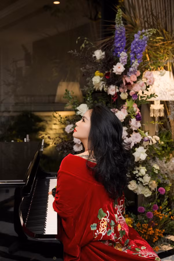 Diva Thanh Lam bên chồng bác sĩ: Nhan sắc U60 rực rỡ - Hình 8 Diva Thanh Lam ben chong bac si: Nhan sac U60 ruc ro-Hinh-8