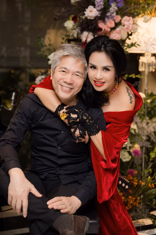 Diva Thanh Lam bên chồng bác sĩ: Nhan sắc U60 rực rỡ Diva Thanh Lam ben chong bac si: Nhan sac U60 ruc ro
