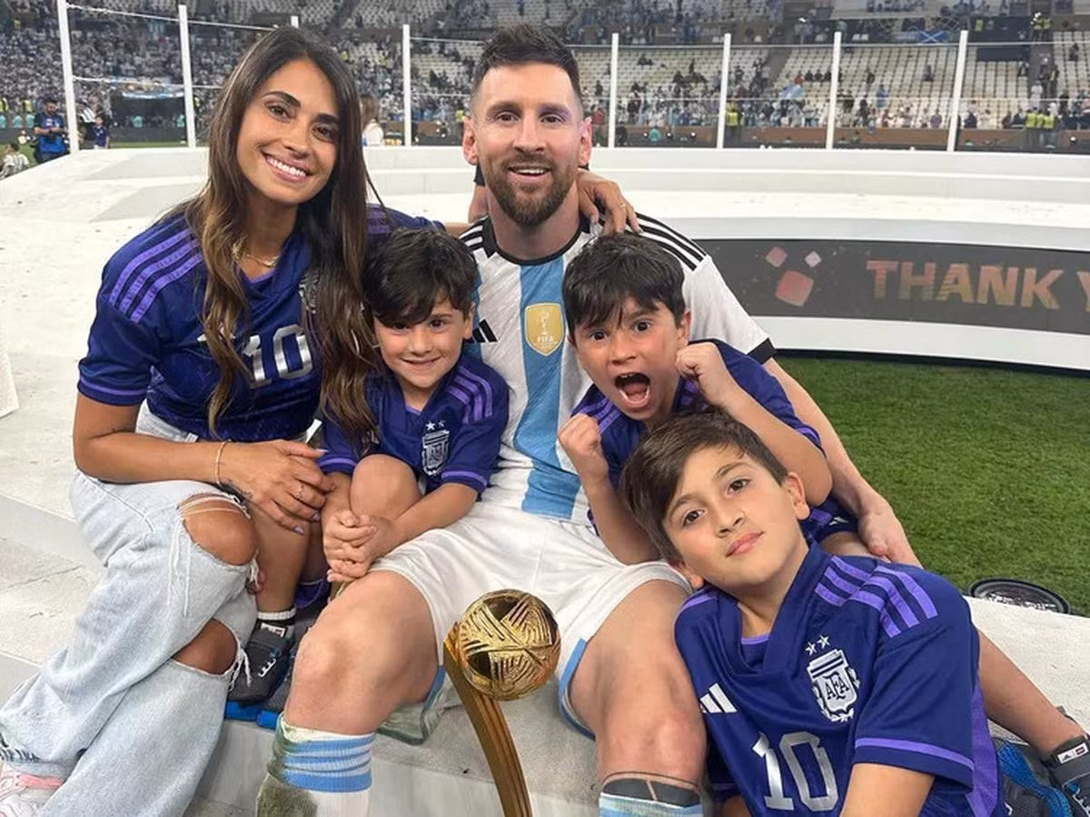 Bóng hồng sau lưng Messi và Ronaldo: Đẹp thôi là không đủ - Hình 2 Bong hong sau lung Messi va Ronaldo: Dep thoi la khong du-Hinh-2