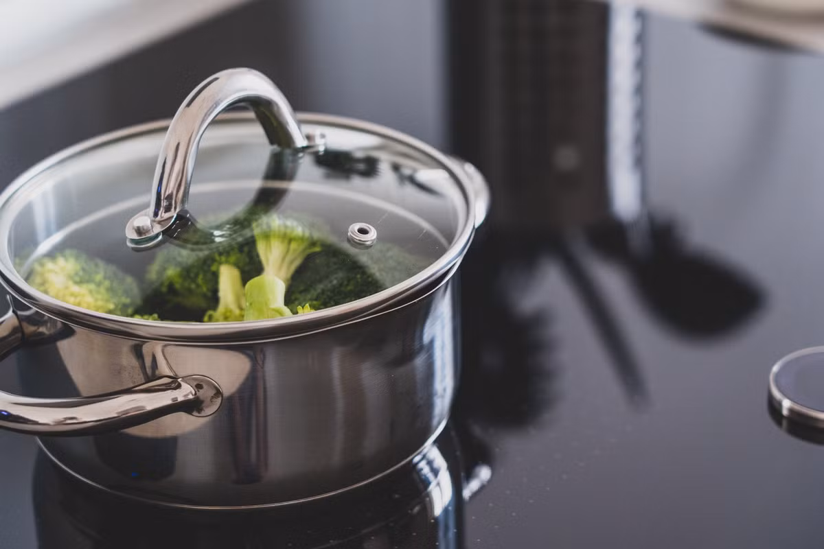Nồi, chảo inox bị cháy, ố vàng khó vệ sinh, áp dụng ngay mẹo này ảnh 1