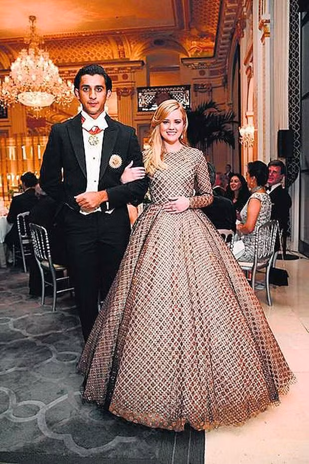 Rich kid Ấn Độ thừa kế ngai vàng và vài tỷ đô ở tuổi 20 - Hình 9 Rich kid An Do thua ke ngai vang va vai ty do o tuoi 20-Hinh-9