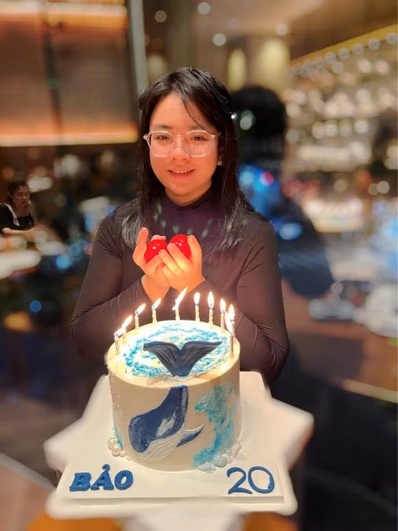 Ở tuổi đôi mươi, Gia Bảo ngày càng xinh. Không quá khi nói cô gái chẳng kém các hot girl trên mạng.