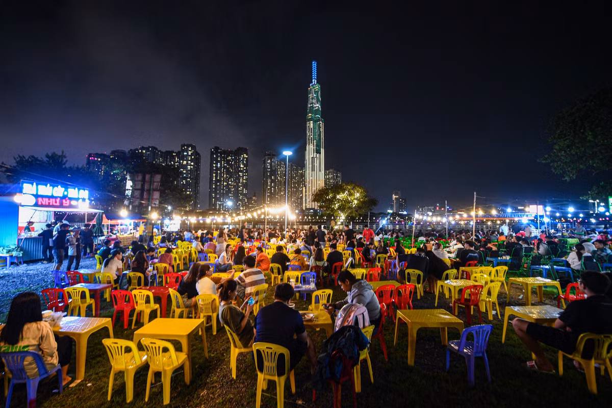 Gioi tre TP HCM do xo den khu an vat ven song Sai Gon