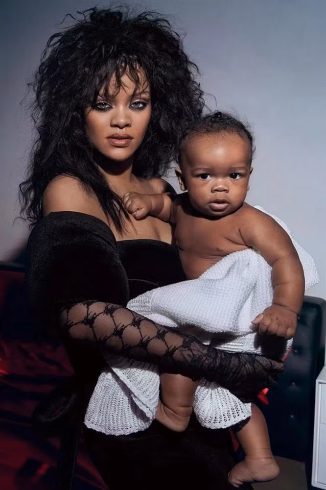Con trai 9 thang tuoi cua Rihanna co stylist rieng du chi... dong bim-Hinh-2