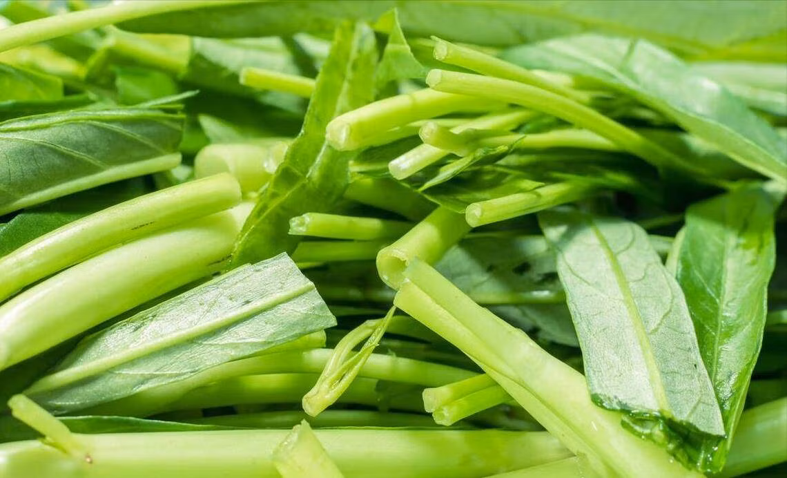 Tuyệt chiêu giúp rau muống xào xanh như ngọc, giòn ngọt hết chê - Hình 3 Tuyet chieu giup rau muong xao xanh nhu ngoc, gion ngot het che-Hinh-3