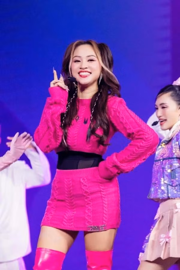 Chan dung chong doanh nhan cua MC Van Hugo