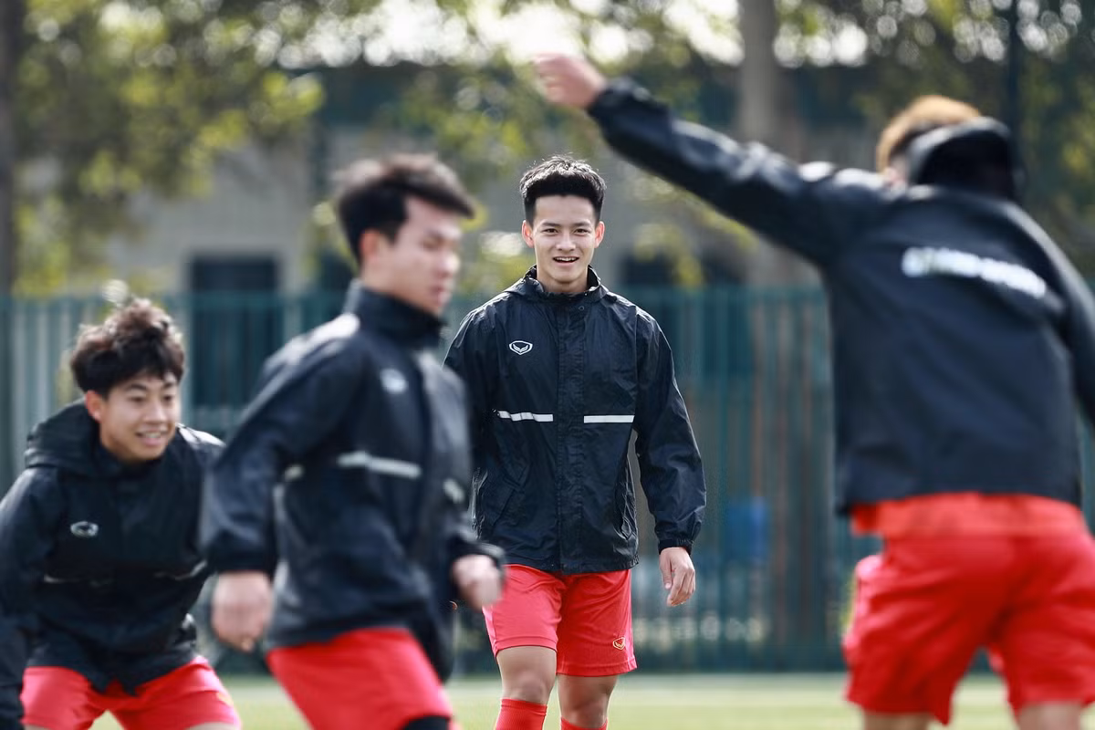 U20 Viet Nam nhoi the luc trong buoi tap khai xuan-Hinh-11