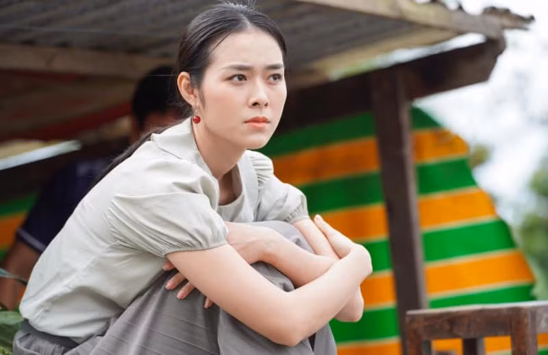 Diệp Bảo Ngọc: "Tôi bị xuất huyết mặt sau khi treo ngược người 20 phút" Diep Bao Ngoc:
